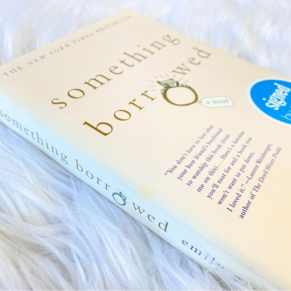 SIGNED Something Borrowed Novel by Emily Giffin - Picture 4 of 5